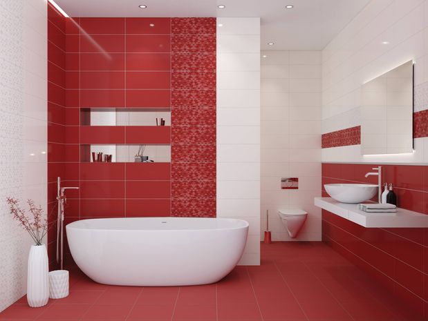 Красная плитка в ванной комнате