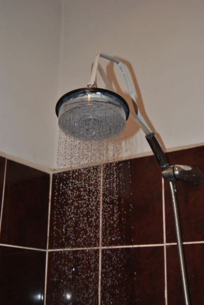 Тропический душ в ванной комнате