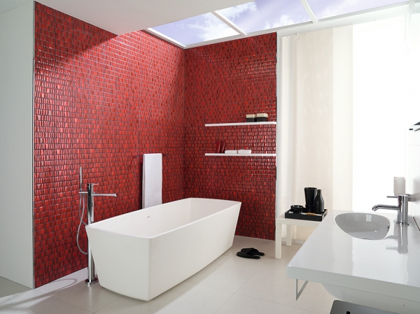Ванная комната в красно-белом цвете